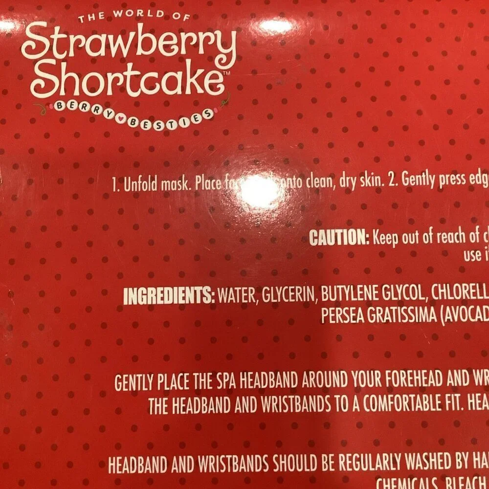 Strawberry Shortcake 9 Piece Self-Care Set, 6 Face Mask, 2 Spa Cuffs, & Headband